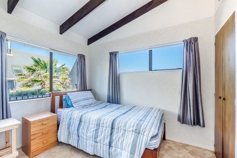 Photo of property in 27 Eruini Street, Waikanae Beach, Waikanae, 5036