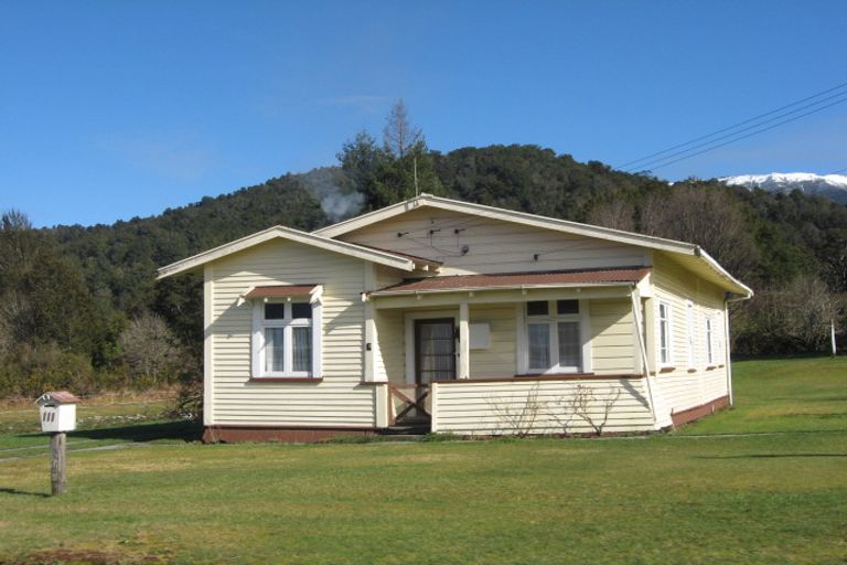 Photo of property in 111 Main Road, Blackball, 7804