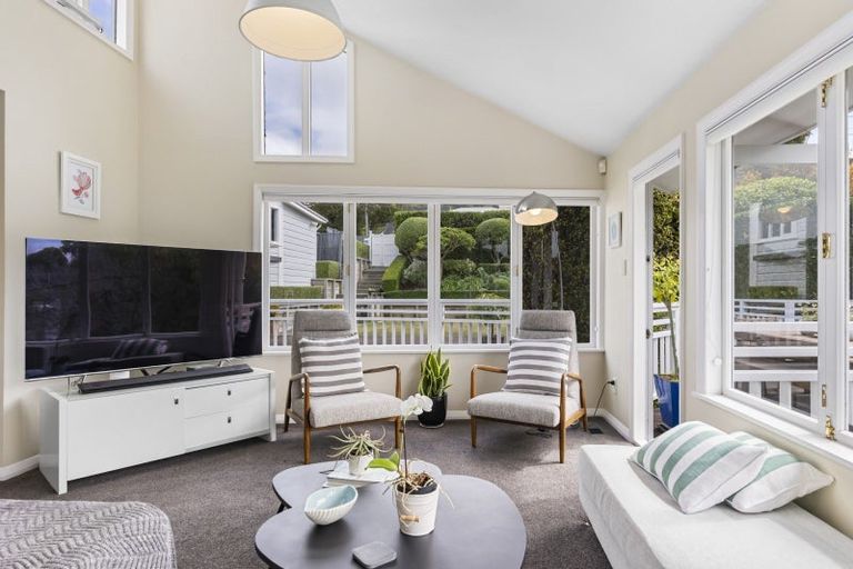 Photo of property in 21 Simla Crescent, Khandallah, Wellington, 6035