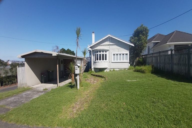 Photo of property in 9 Birkley Road, Bayswater, Auckland, 0622