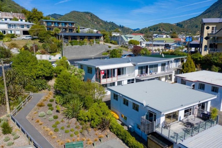 Photo of property in 1/29 Waikawa Road, Picton, 7220