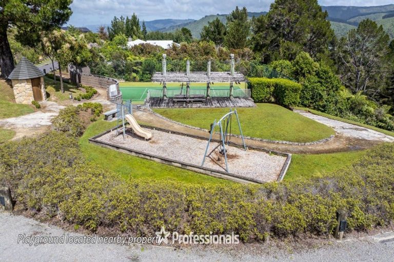 Photo of property in 18 Mount Marua Way, Timberlea, Upper Hutt, 5018