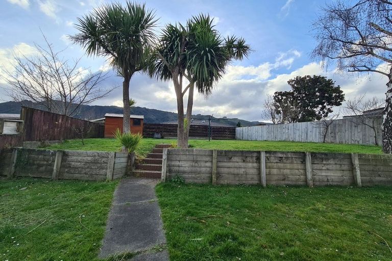 Photo of property in 35 Brightwater Crescent, Totara Park, Upper Hutt, 5018