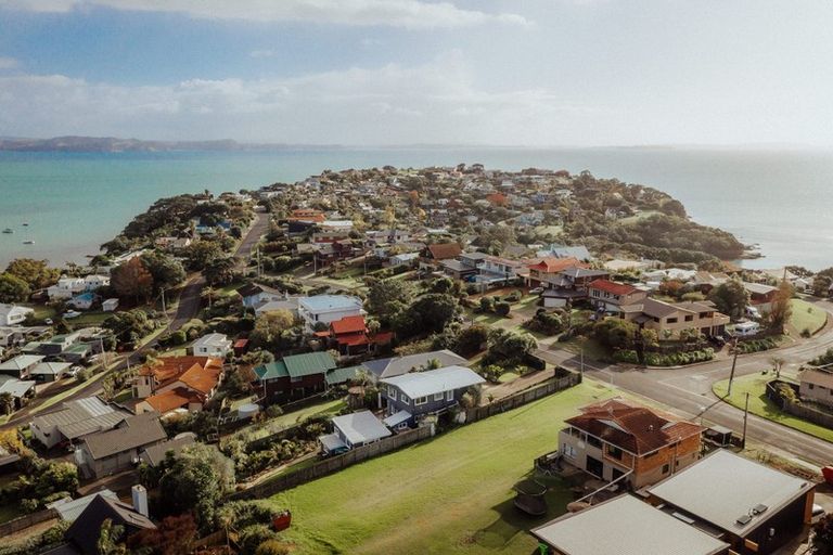 Photo of property in 22 Melandra Road, Stanmore Bay, Whangaparaoa, 0932