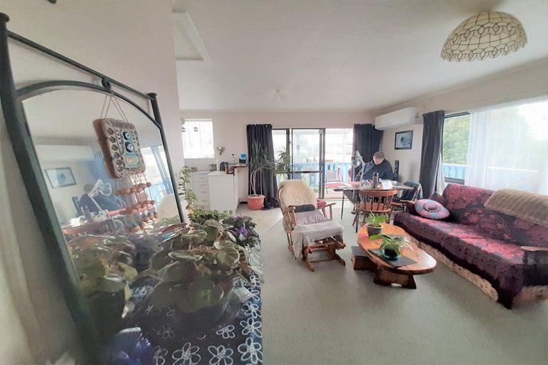 Photo of property in 6 Percy Graham Drive, Tuakau, 2121