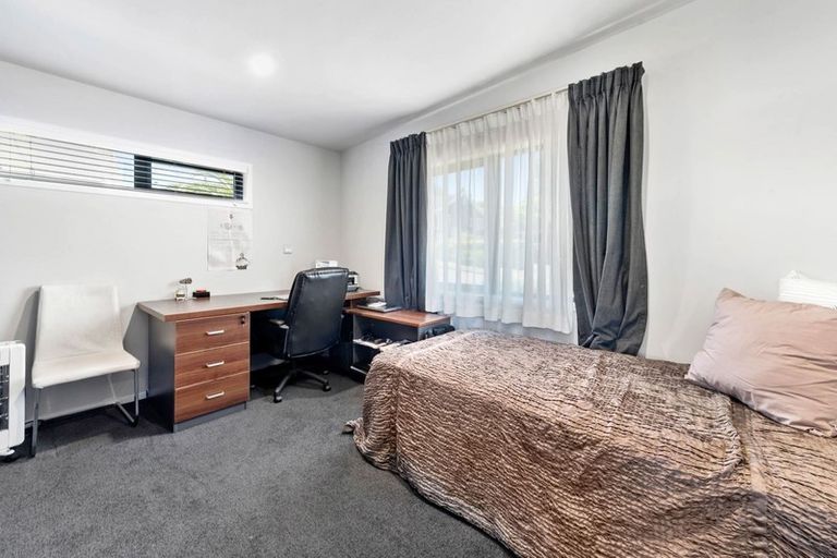 Photo of property in 2b Pah Road, Kawaha Point, Rotorua, 3010