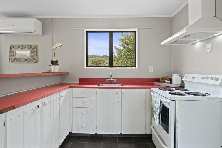 Photo of property in 1a Sunny Grove, Wainuiomata, Lower Hutt, 5014