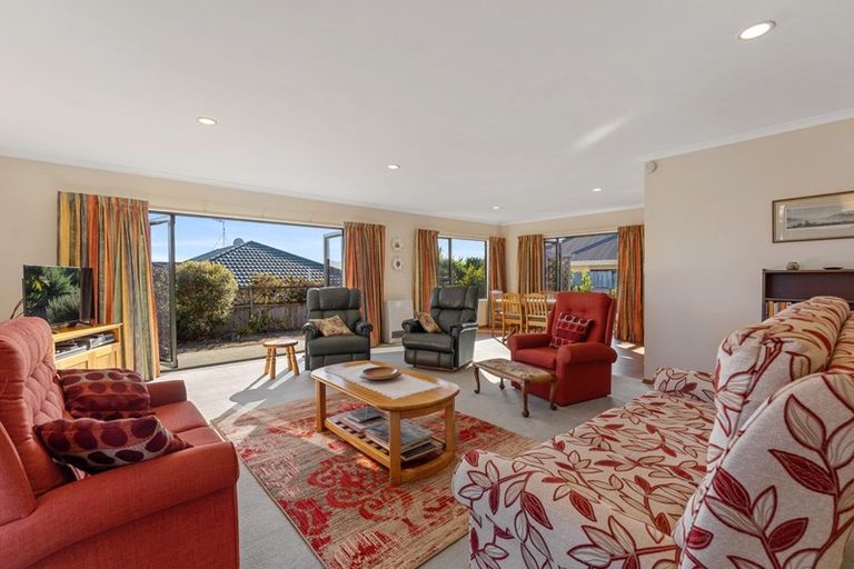 Photo of property in 117 Realm Drive, Paraparaumu, 5032