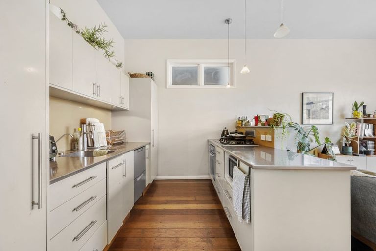 Photo of property in 100 Austin Street, Mount Victoria, Wellington, 6011