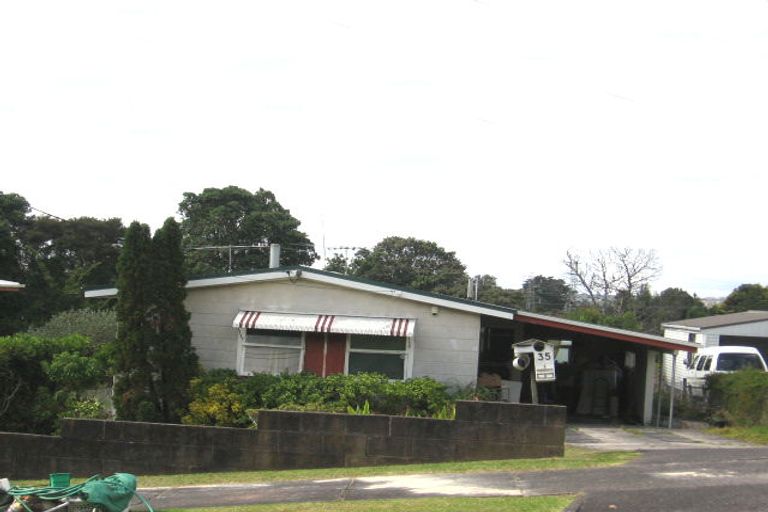 Photo of property in 35 Beaubank Road, Kelston, Auckland, 0602