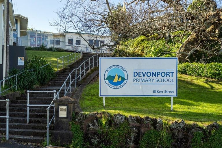 Photo of property in 19 Saint Leonards Road, Devonport, Auckland, 0624