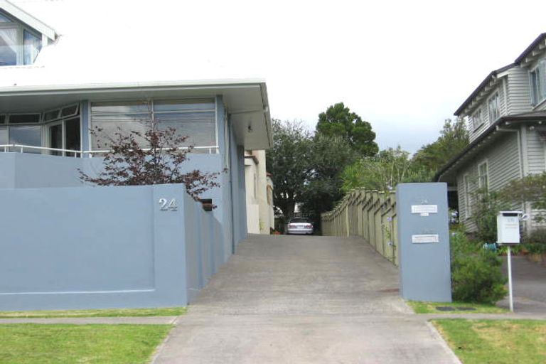 Photo of property in 2/24 Rangitoto Terrace, Milford, Auckland, 0620