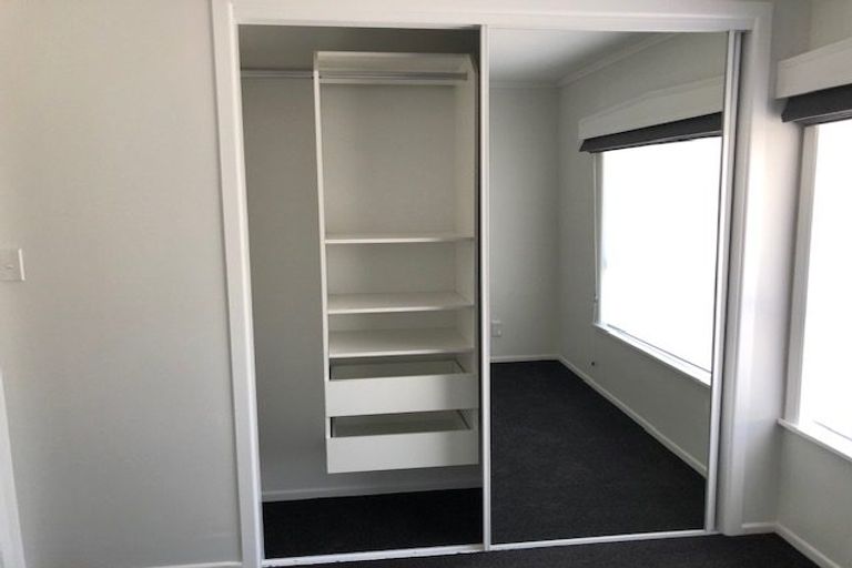 Photo of property in 82 Exmouth Road, Northcote, Auckland, 0627