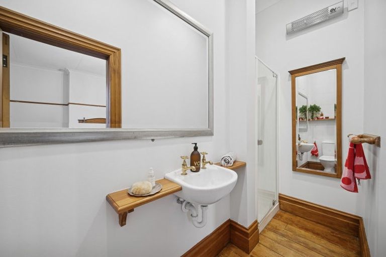 Photo of property in 17 Park Street, Thorndon, Wellington, 6011