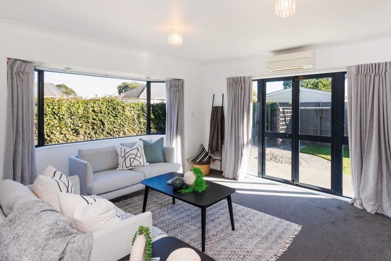 Photo of property in 2 Pinedale Parade, Milson, Palmerston North, 4414