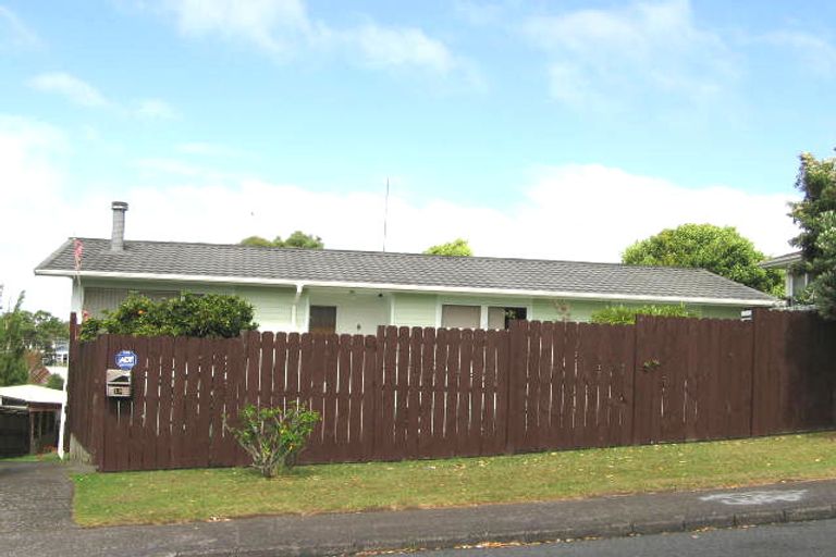 Photo of property in 19 Felgrove Street, Glendene, Auckland, 0602