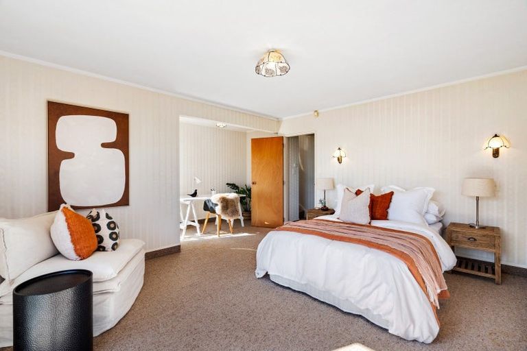 Photo of property in 19 Roslyn Road, Bluff Hill, Napier, 4110