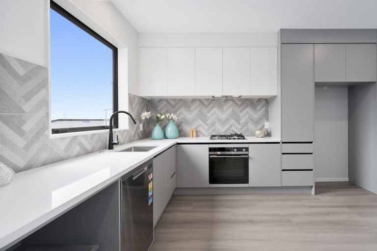 Photo of property in 35 Puhikawa Street, Massey, 0614