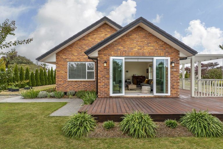 Photo of property in 10 Dundee Close, Darfield, 7510