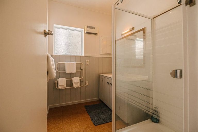 Photo of property in 200 Aokautere Drive, Fitzherbert, Palmerston North, 4471