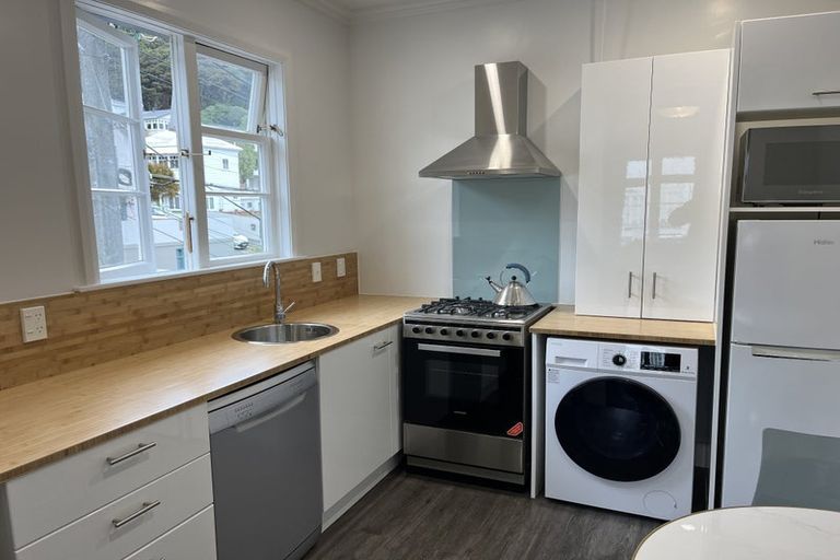 Photo of property in 118 Austin Street, Mount Victoria, Wellington, 6011