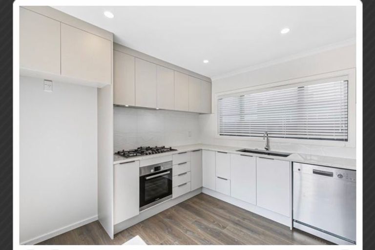 Photo of property in 8 Waihanga Way, Bucklands Beach, Auckland, 2014