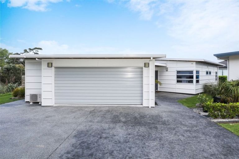 Photo of property in 10b Longboard Drive, Waihi Beach, 3611