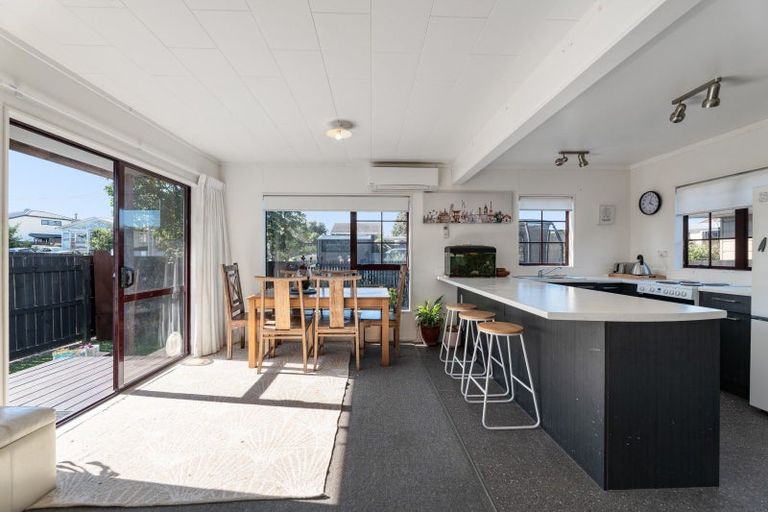 Photo of property in 16a Simpson Road, Papamoa Beach, Papamoa, 3118