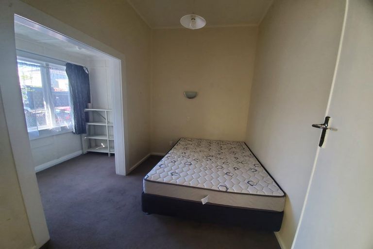 Photo of property in 18 Somerset Avenue, Newtown, Wellington, 6021