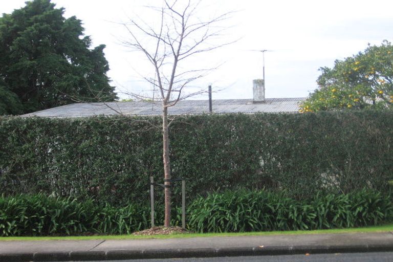 Photo of property in 74 Lincoln Park Avenue, Massey, Auckland, 0614