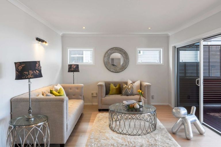 Photo of property in 86 Parr Terrace, Castor Bay, Auckland, 0620