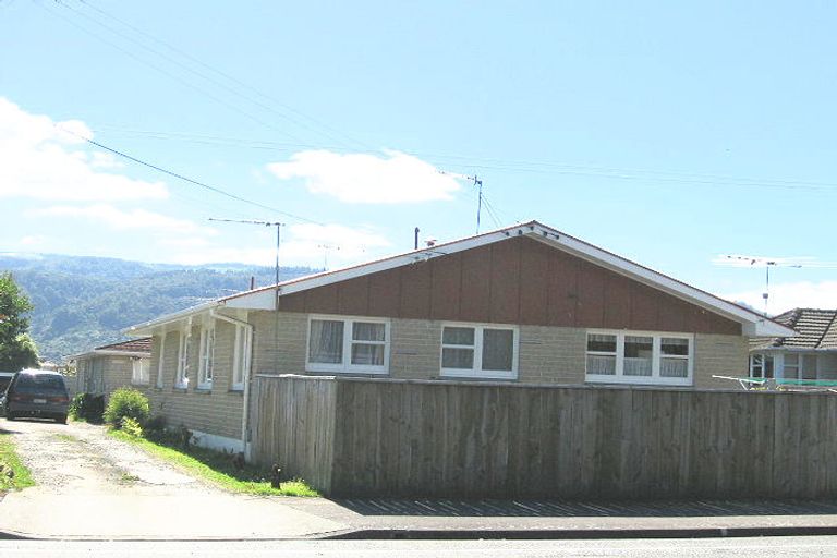 Photo of property in 2/54 Martin Street, Wallaceville, Upper Hutt, 5018