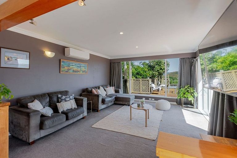 Photo of property in 11 Acheron Road, Paremata, Porirua, 5026