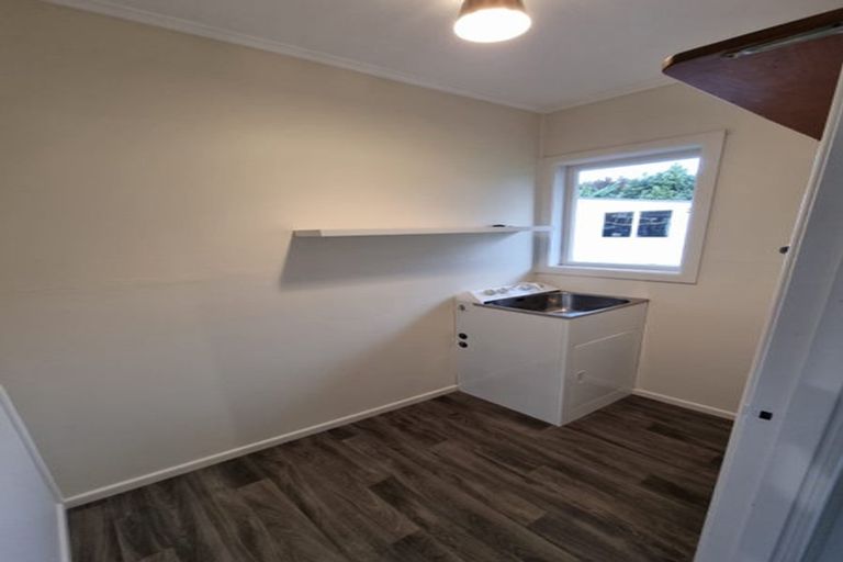 Photo of property in 6 Hereford Street, Te Atatu Peninsula, Auckland, 0610