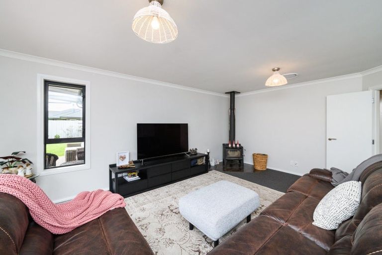 Photo of property in 25 Trump Place, Kelvin Grove, Palmerston North, 4414