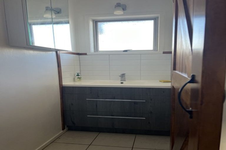 Photo of property in 2/82 Porchester Road, Papakura, 2110