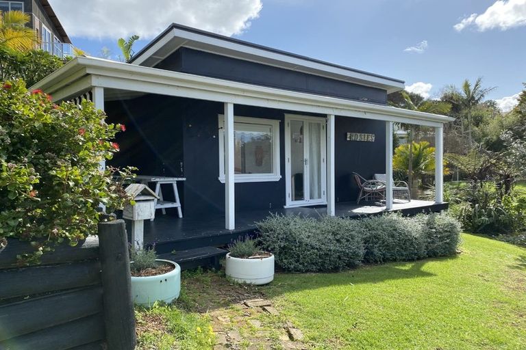 Photo of property in 2 Cooper Road, Stanmore Bay, Whangaparaoa, 0932