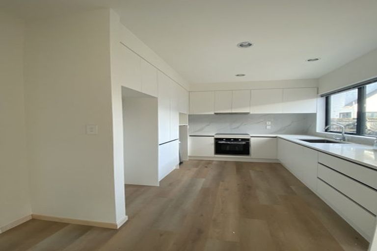 Photo of property in 37 Seaward Place, Wattle Downs, Auckland, 2103