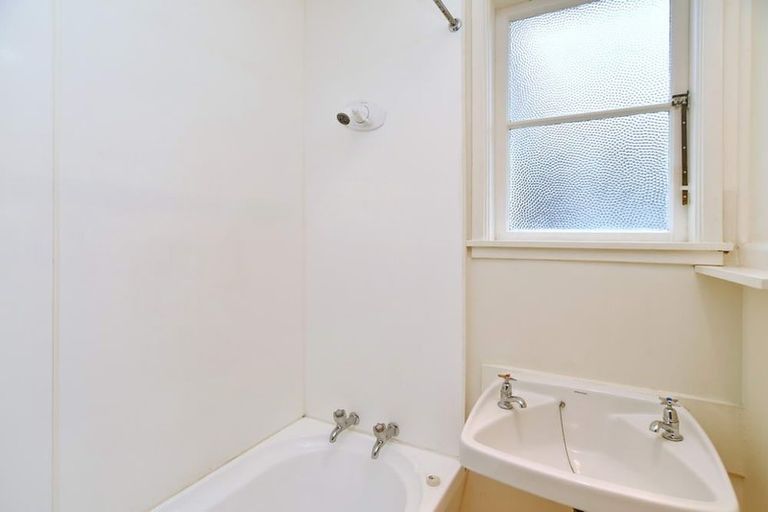 Photo of property in 54 Rowcliffe Crescent, Avonside, Christchurch, 8061