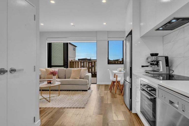 Photo of property in 5/86 Fred Taylor Drive, Westgate, Auckland, 0814