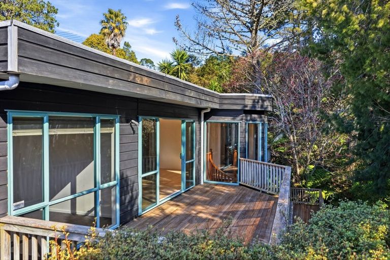 Photo of property in 1/11 Saddleback Rise, Murrays Bay, Auckland, 0630
