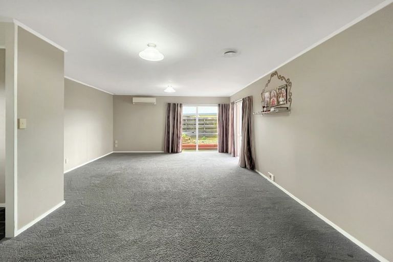 Photo of property in 15 Peppertree Glade, Kelvin Grove, Palmerston North, 4414