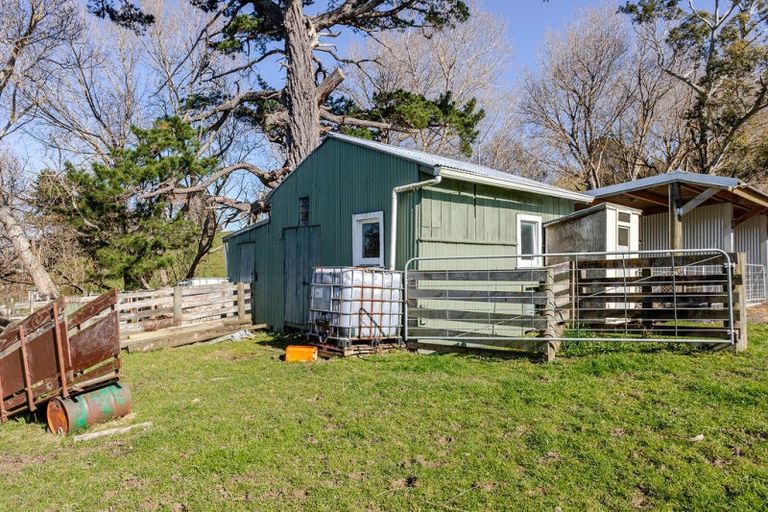 Photo of property in 208 Adelaide Road, Dannevirke, 4930