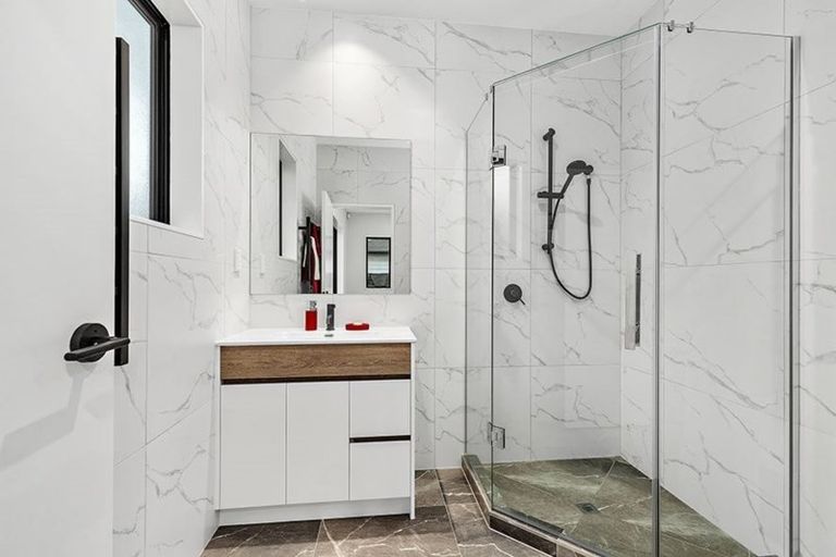 Photo of property in 10 Vinistra Road, Kumeu, 0810