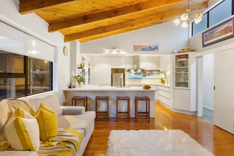 Photo of property in 8 Hamish Place, Sunnyhills, Auckland, 2010