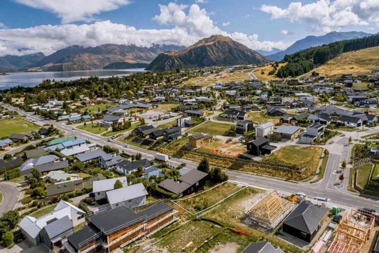 Photo of property in 195 Aubrey Road, Wanaka, 9305