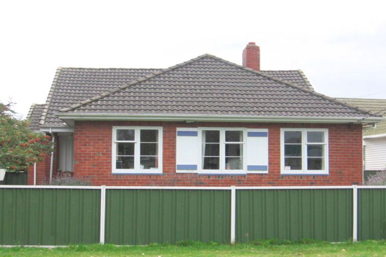 Photo of property in 25 Pirie Crescent, Moera, Lower Hutt, 5010