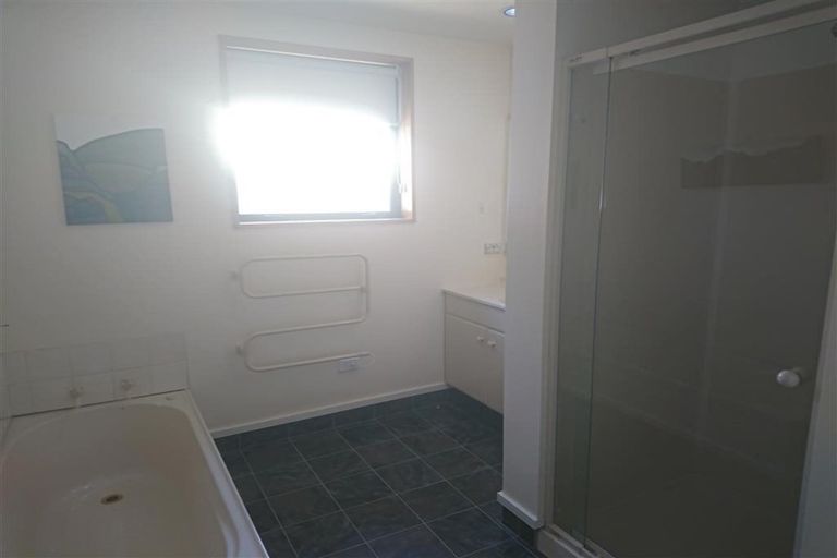 Photo of property in 2 Ragan Lane, Wanaka, 9305