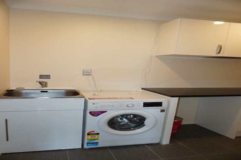 Photo of property in 11 Namsan Close, Fairview Heights, Auckland, 0632