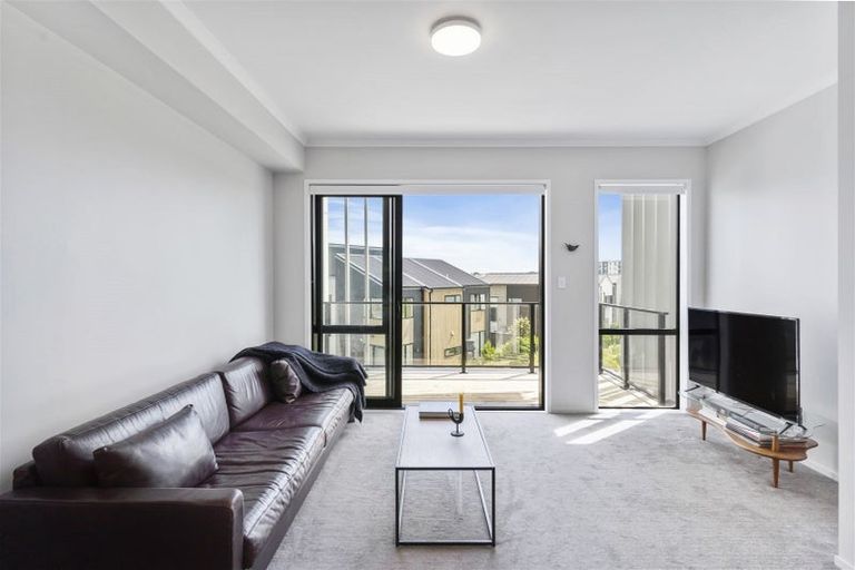 Photo of property in 2/48 Nugget Avenue, Hobsonville, Auckland, 0616